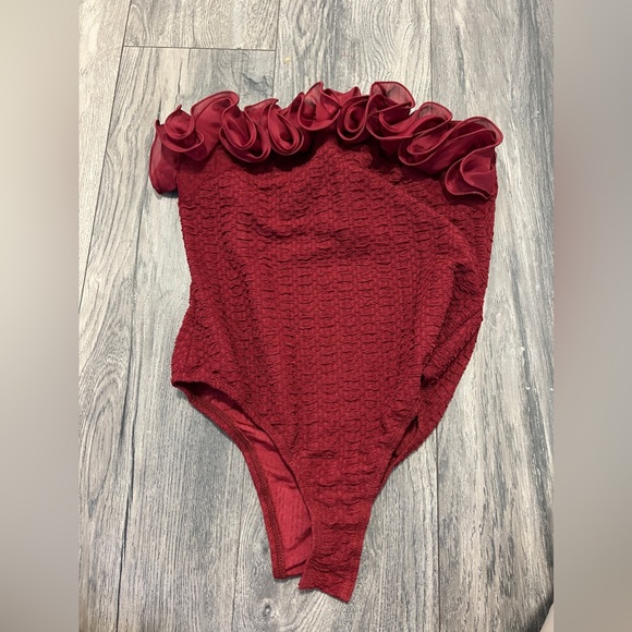 🌱🦢4 FOR $15!🦢🌱 Burgundy womens ruffle bodysuit - Picture 3 of 3